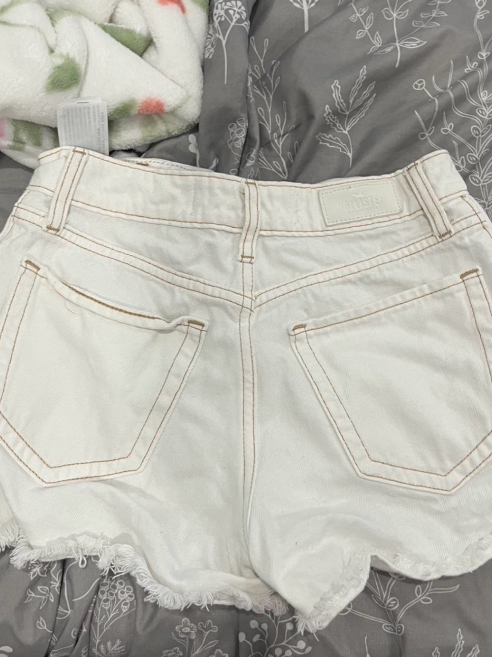 Hollister White Distressed High-Rise Denim Shorts - Picture 2 of 5